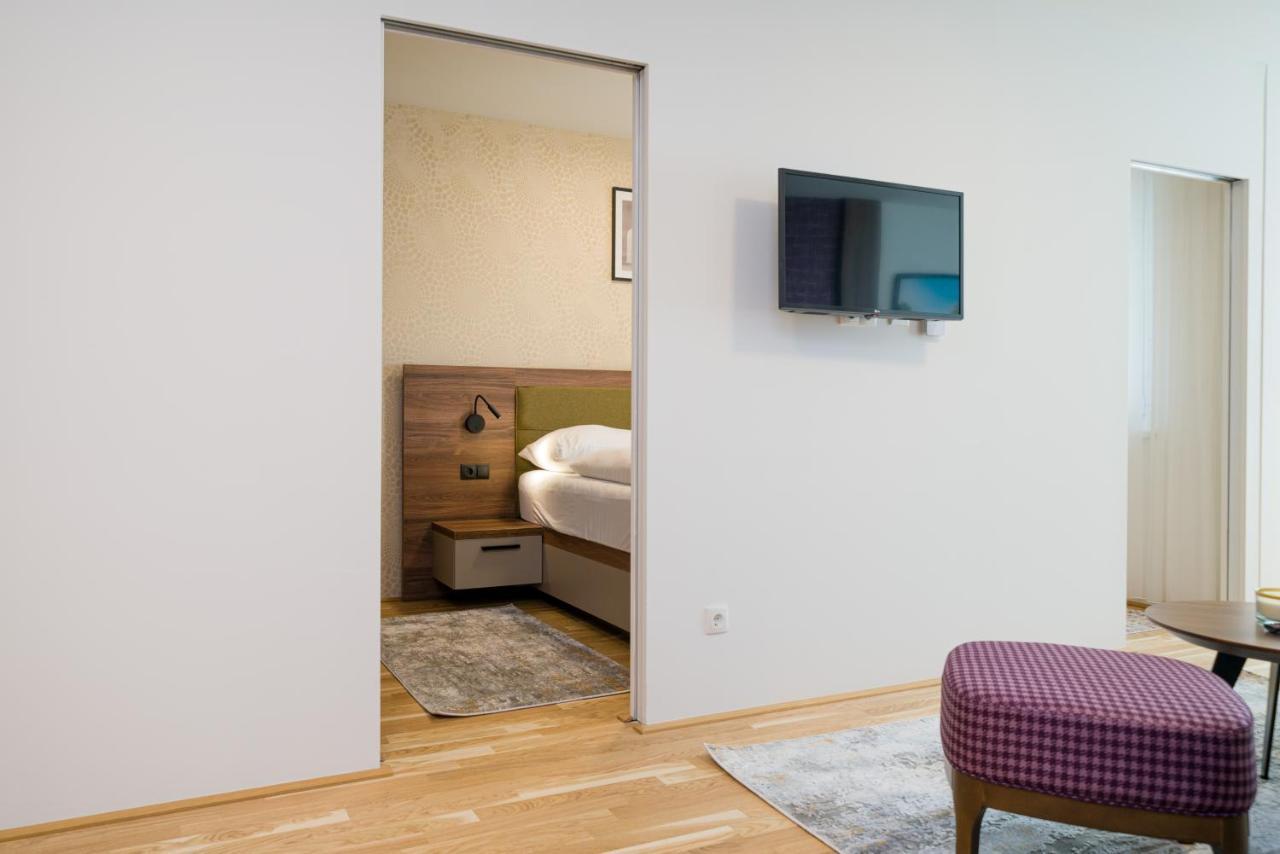 Myapartments Vienna Exterior photo A pocket door
